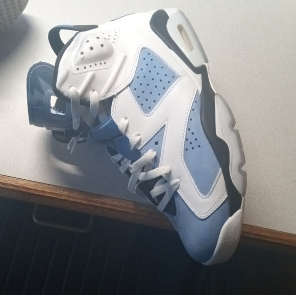 Air Jordan Retros UNC 6s - Picture 2 of 5